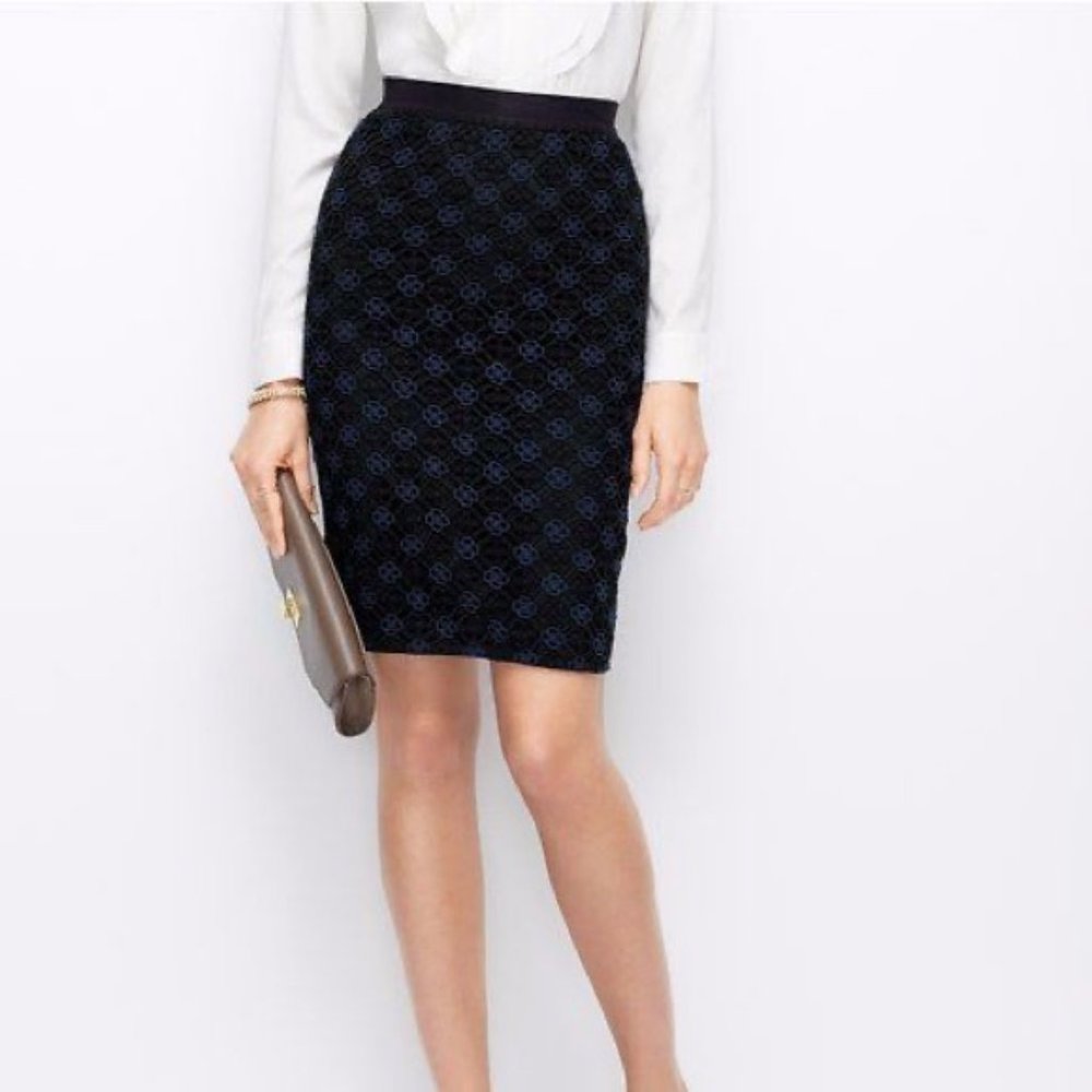 Ann Taylor Women's Eyelet Lace Navy & Black Skirt